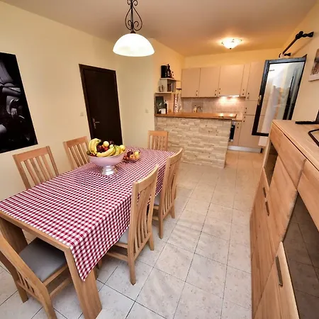 Nina Prázdninový dům