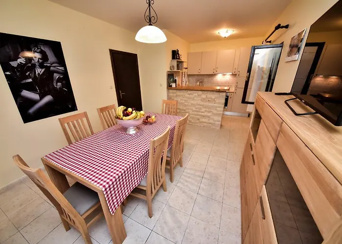 Nina Prázdninový dům